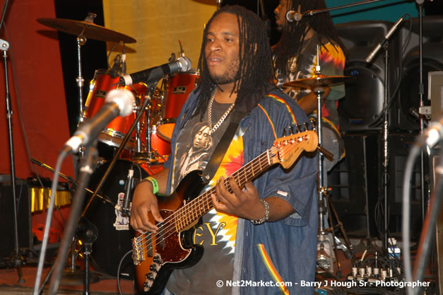 Live Wyah Band - Smile Jamaica, Nine Miles, St Anns, Jamaica - Saturday, February 10, 2007 - The Smile Jamaica Concert, a symbolic homecoming in Bob Marley's birthplace of Nine Miles - Negril Travel Guide, Negril Jamaica WI - http://www.negriltravelguide.com - info@negriltravelguide.com...!