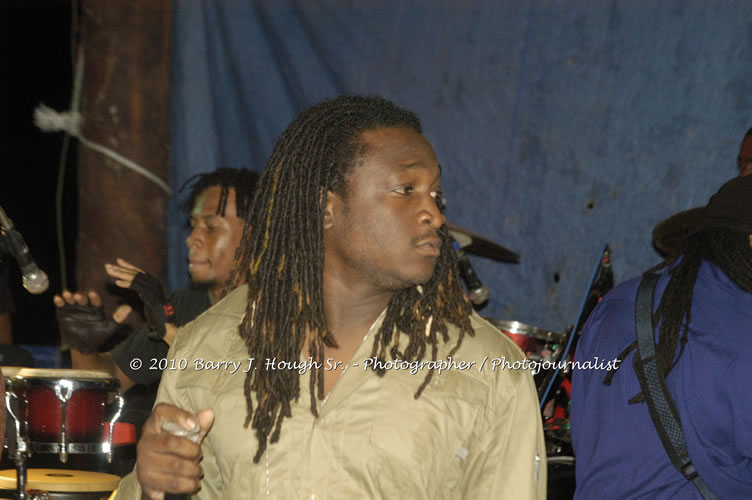 Etana - Live In Concert - One Love Reggae Concert Series 09/10 @ Negril Escape Resort and Spa, December 22, 2009, One Love Drive, West End, Negril, Westmoreland, Jamaica W.I. - Photographs by Net2Market.com - Barry J. Hough Sr, Photographer/Photojournalist - Negril Travel Guide, Negril Jamaica WI - http://www.negriltravelguide.com - info@negriltravelguide.com...!