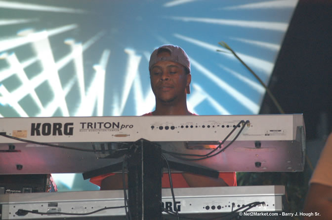 Andy Vernon - Red Stripe Reggae Sumfest 2005 - International Night - July 22th, 2005 - Negril Travel Guide, Negril Jamaica WI - http://www.negriltravelguide.com - info@negriltravelguide.com...!