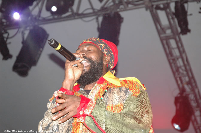 Capleton - Red Stripe Reggae Sumfest 2005 - Dancehall Night - July 21th, 2005 - Negril Travel Guide, Negril Jamaica WI - http://www.negriltravelguide.com - info@negriltravelguide.com...!