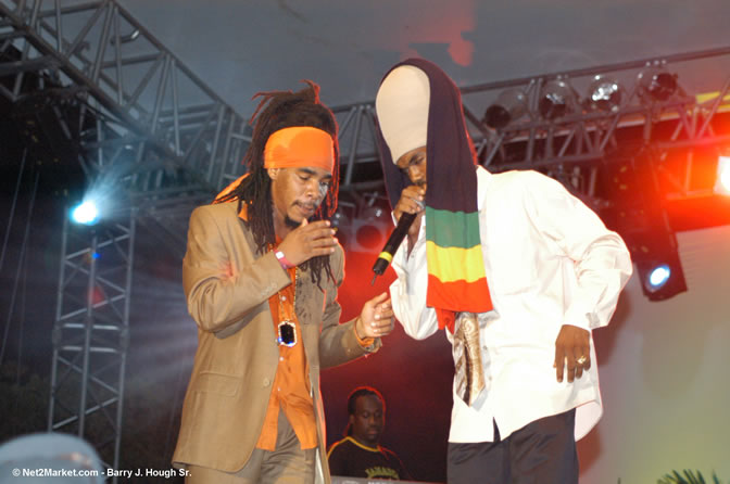 Turbulence - Red Stripe Reggae Sumfest 2005 - Dancehall Night - July 21th, 2005 - Negril Travel Guide, Negril Jamaica WI - http://www.negriltravelguide.com - info@negriltravelguide.com...!