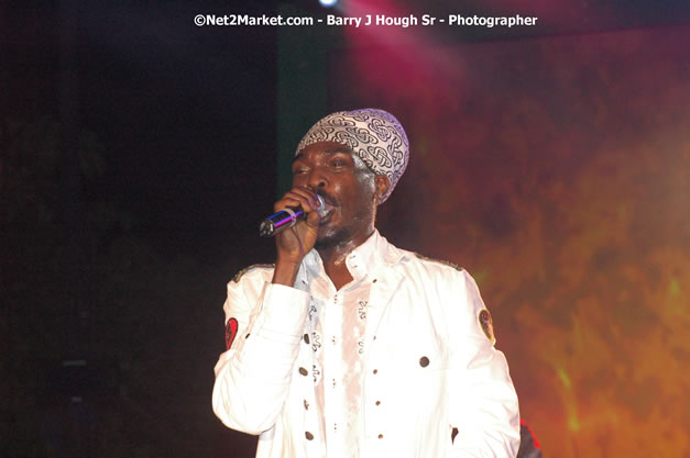 Anthony B - Explosion - Red Stripe Reggae Sumfest 2007 - Thursday, July 19, 2007 - Red Stripe Reggae Sumfest 2007 at Catherine Hall, Montego Bay, St James, Jamaica W.I. - Negril Travel Guide, Negril Jamaica WI - http://www.negriltravelguide.com - info@negriltravelguide.com...!