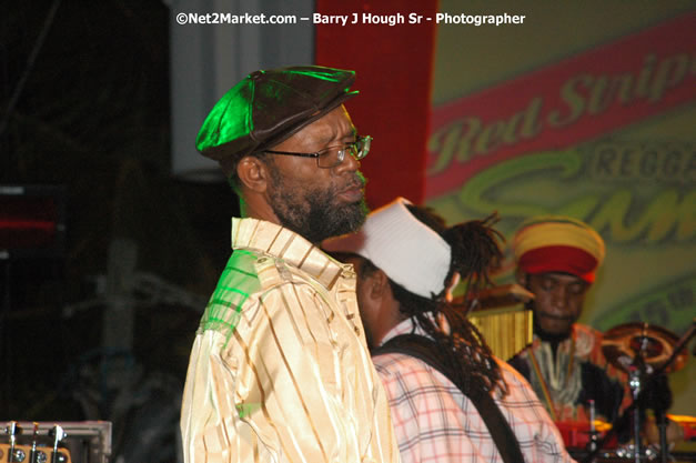 Beres Hammond - Red Stripe Reggae Sumfest 2007 - Zenith - Saturday, July 21, 2007 - Catherine Hall, Montego Bay, St James, Jamaica W.I. - Negril Travel Guide, Negril Jamaica WI - http://www.negriltravelguide.com - info@negriltravelguide.com...!