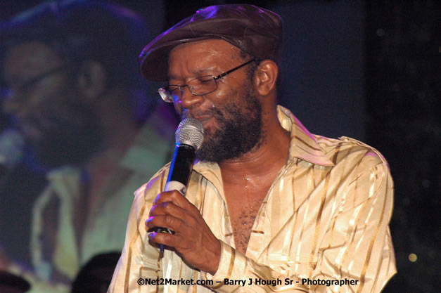 Beres Hammond - Red Stripe Reggae Sumfest 2007 - Zenith - Saturday, July 21, 2007 - Catherine Hall, Montego Bay, St James, Jamaica W.I. - Negril Travel Guide, Negril Jamaica WI - http://www.negriltravelguide.com - info@negriltravelguide.com...!