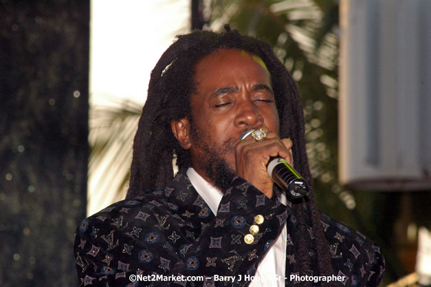 Half Pint - Red Stripe Reggae Sumfest 2007 - Zenith - Saturday, July 21, 2007 - Catherine Hall, Montego Bay, St James, Jamaica W.I. - Negril Travel Guide, Negril Jamaica WI - http://www.negriltravelguide.com - info@negriltravelguide.com...!