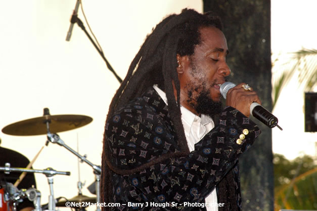 Half Pint - Red Stripe Reggae Sumfest 2007 - Zenith - Saturday, July 21, 2007 - Catherine Hall, Montego Bay, St James, Jamaica W.I. - Negril Travel Guide, Negril Jamaica WI - http://www.negriltravelguide.com - info@negriltravelguide.com...!