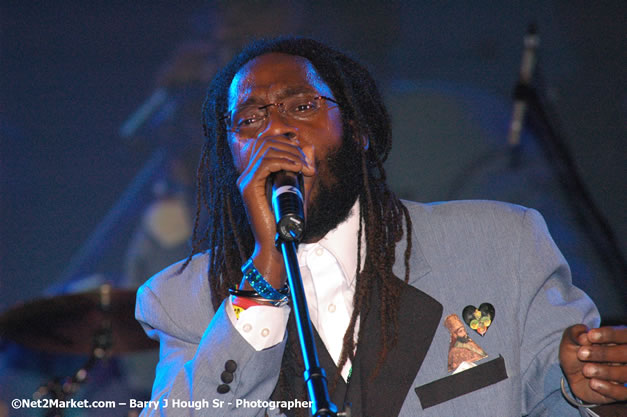 Tarrus Riley - Red Stripe Reggae Sumfest 2007 - Zenith - Saturday, July 21, 2007 - Catherine Hall, Montego Bay, St James, Jamaica W.I. - Negril Travel Guide, Negril Jamaica WI - http://www.negriltravelguide.com - info@negriltravelguide.com...!