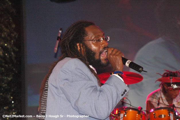 Tarrus Riley - Red Stripe Reggae Sumfest 2007 - Zenith - Saturday, July 21, 2007 - Catherine Hall, Montego Bay, St James, Jamaica W.I. - Negril Travel Guide, Negril Jamaica WI - http://www.negriltravelguide.com - info@negriltravelguide.com...!