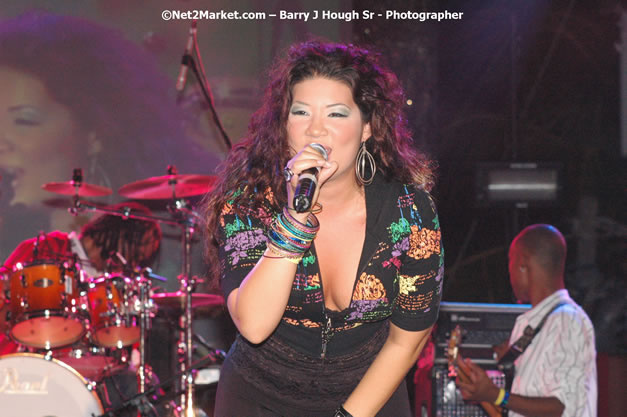 Tessanne Chin - Red Stripe Reggae Sumfest 2007 - Zenith - Saturday, July 21, 2007 - Catherine Hall, Montego Bay, St James, Jamaica W.I. - Negril Travel Guide, Negril Jamaica WI - http://www.negriltravelguide.com - info@negriltravelguide.com...!