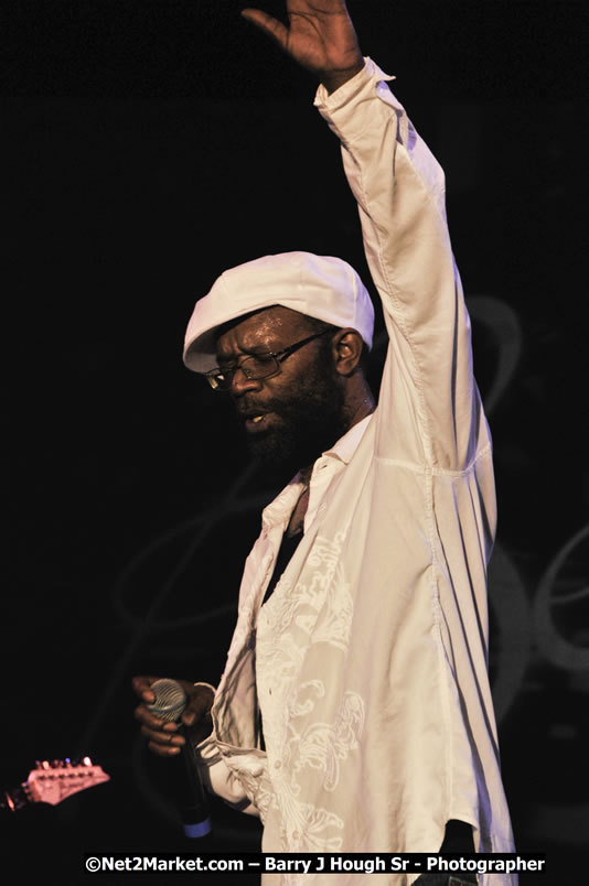 Beres Hammond @ Red Stripe Reggae Sumfest 2008 International Night 2, Catherine Hall, Montego Bay - Saturday, July 19, 2008 - Reggae Sumfest 2008 July 13 - July 19, 2008 - Photographs by Net2Market.com - Barry J. Hough Sr. Photojournalist/Photograper - Photographs taken with a Nikon D300 - Negril Travel Guide, Negril Jamaica WI - http://www.negriltravelguide.com - info@negriltravelguide.com...!