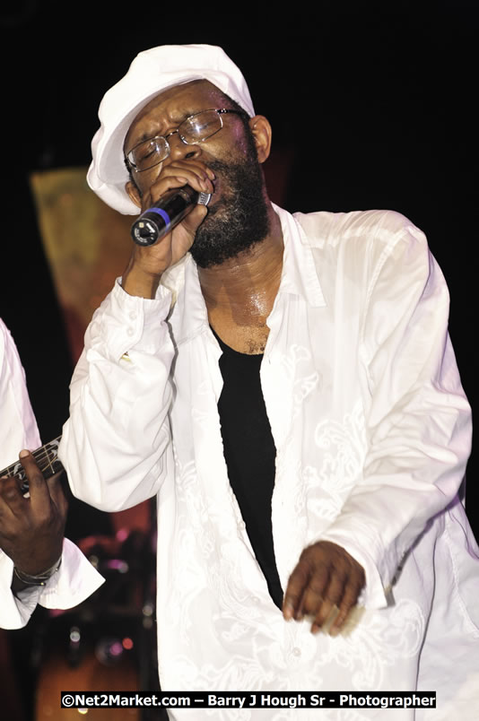 Beres Hammond @ Red Stripe Reggae Sumfest 2008 International Night 2, Catherine Hall, Montego Bay - Saturday, July 19, 2008 - Reggae Sumfest 2008 July 13 - July 19, 2008 - Photographs by Net2Market.com - Barry J. Hough Sr. Photojournalist/Photograper - Photographs taken with a Nikon D300 - Negril Travel Guide, Negril Jamaica WI - http://www.negriltravelguide.com - info@negriltravelguide.com...!