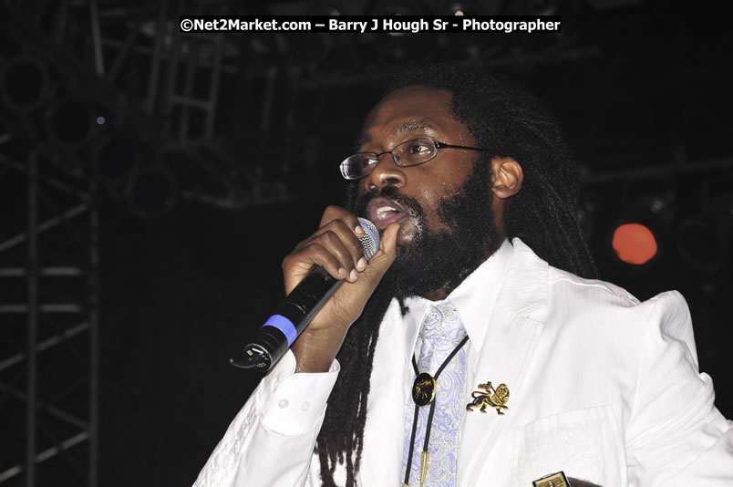 Tarrus Riley @ Red Stripe Reggae Sumfest 2008 International Night 2, Catherine Hall, Montego Bay - Saturday, July 19, 2008 - Reggae Sumfest 2008 July 13 - July 19, 2008 - Photographs by Net2Market.com - Barry J. Hough Sr. Photojournalist/Photograper - Photographs taken with a Nikon D300 - Negril Travel Guide, Negril Jamaica WI - http://www.negriltravelguide.com - info@negriltravelguide.com...!