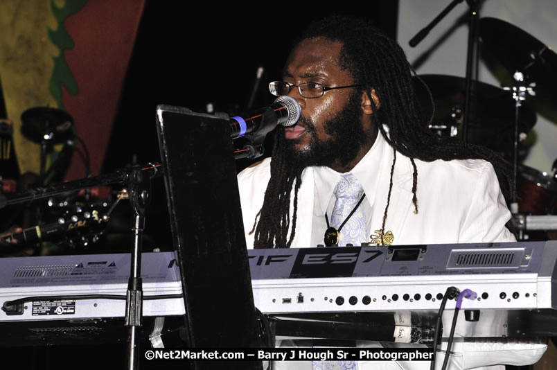 Tarrus Riley @ Red Stripe Reggae Sumfest 2008 International Night 2, Catherine Hall, Montego Bay - Saturday, July 19, 2008 - Reggae Sumfest 2008 July 13 - July 19, 2008 - Photographs by Net2Market.com - Barry J. Hough Sr. Photojournalist/Photograper - Photographs taken with a Nikon D300 - Negril Travel Guide, Negril Jamaica WI - http://www.negriltravelguide.com - info@negriltravelguide.com...!