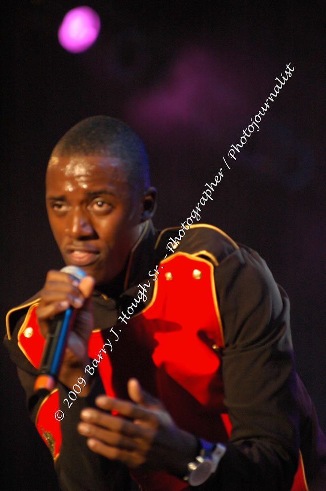 Romain Virgo  @ Reggae Sumfest 2009 - International Night 2 - Reggae Sumfest 2009,Catherine Hall, Montego Bay, St. James, Jamaica W.I. - Saturday, July 25, 2009 - Reggae Sumfest 2009, July 19 - 25, 2009 - Photographs by Net2Market.com - Barry J. Hough Sr. Photojournalist/Photograper - Photographs taken with a Nikon D70, D100, or D300 - Negril Travel Guide, Negril Jamaica WI - http://www.negriltravelguide.com - info@negriltravelguide.com...!