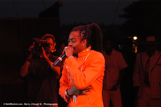 Beenie Man - Red Stripe Reggae Sumfest 2006 - Stormfront - The Blazing Dance Hall Night - Thursday, July 20, 2006 - Catherine Hall Venue - Montego Bay, Jamaica - Negril Travel Guide, Negril Jamaica WI - http://www.negriltravelguide.com - info@negriltravelguide.com...!